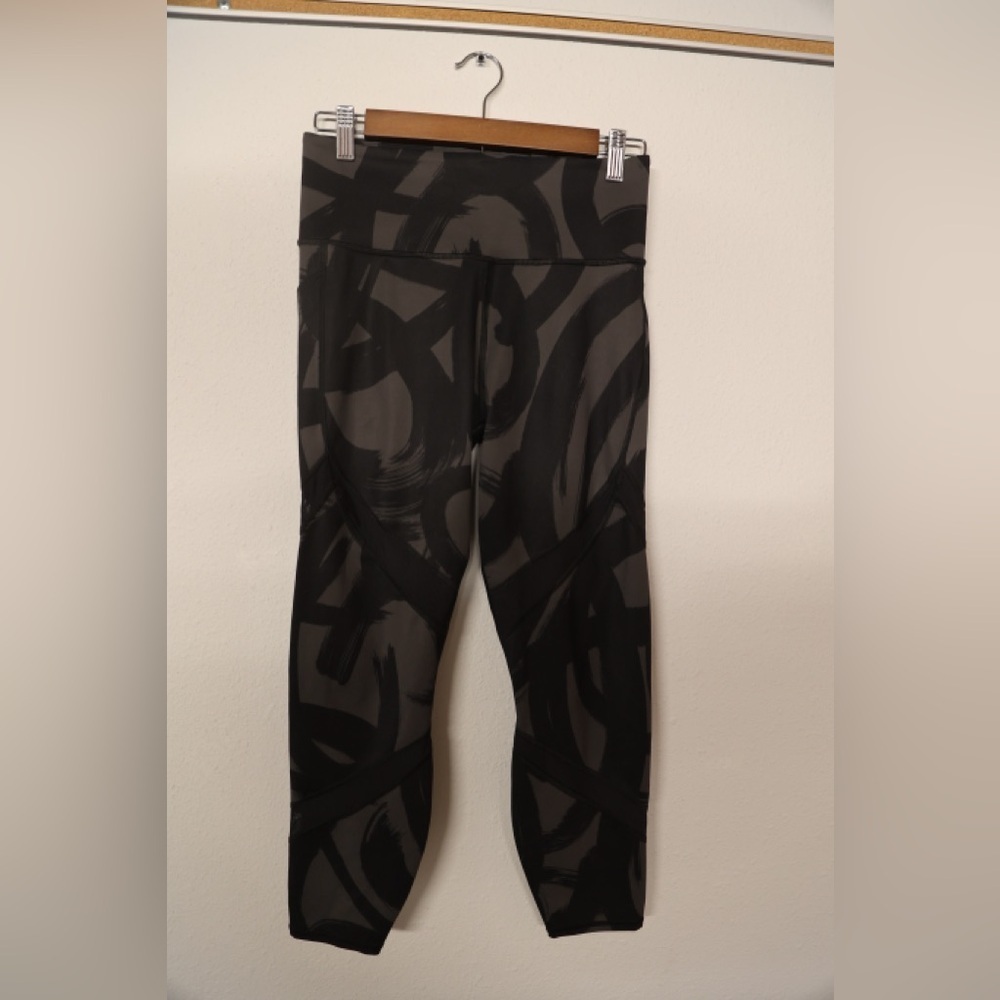 Athleta Tenacity 7/8 Tight Leggings M Black Charcoal Brushstroke Print High R